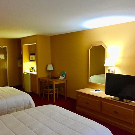 Parkfield Inn - Clinton Εξωτερικό φωτογραφία