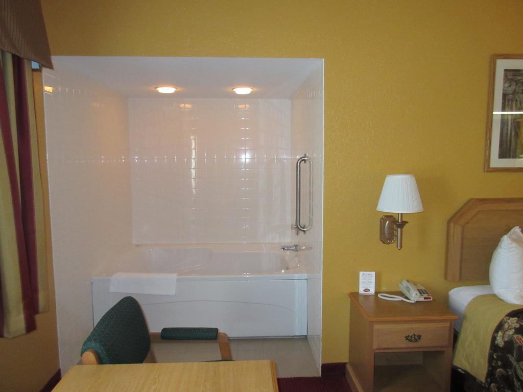 Parkfield Inn - Clinton Δωμάτιο φωτογραφία