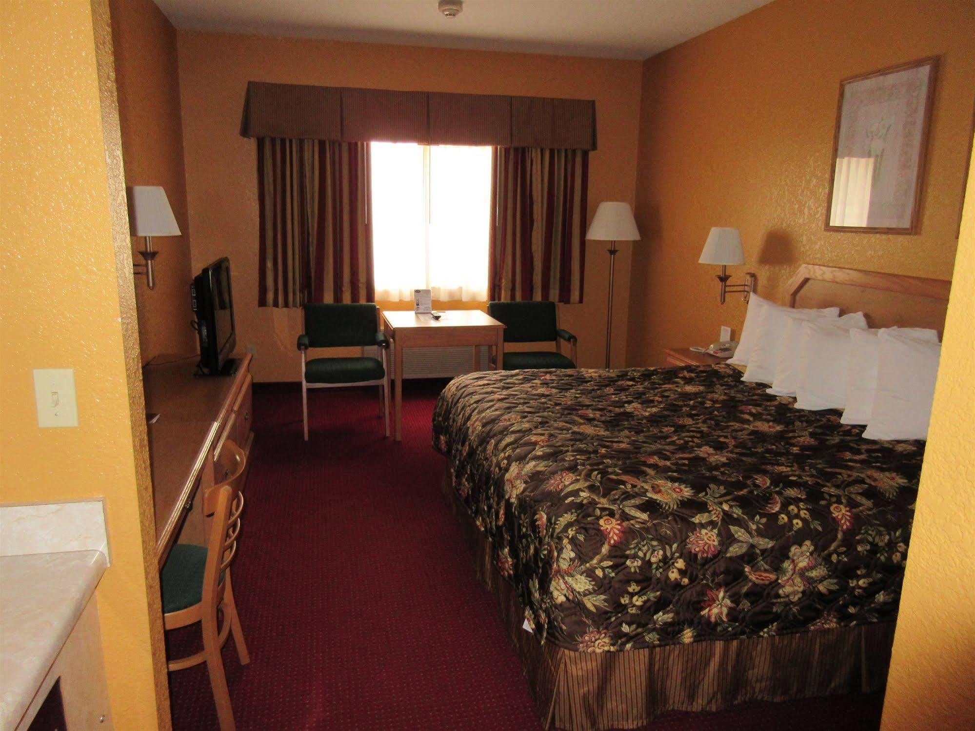 Parkfield Inn - Clinton Εξωτερικό φωτογραφία