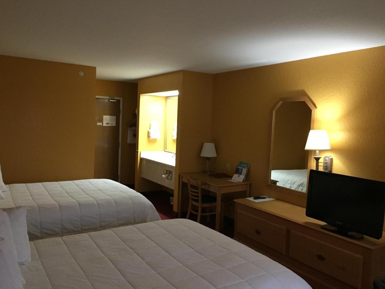 Parkfield Inn - Clinton Εξωτερικό φωτογραφία